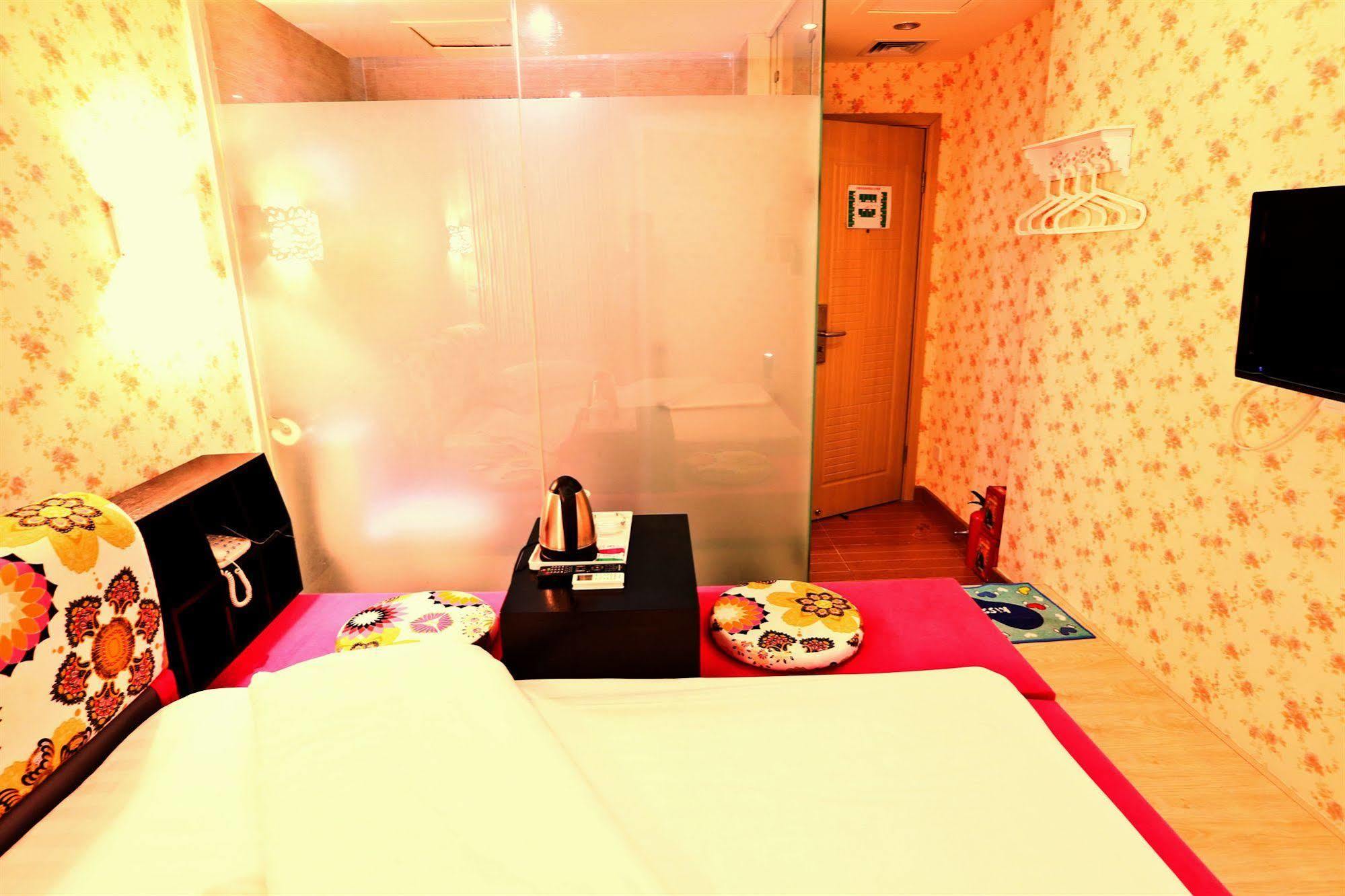Tavernew Hotel Guangzhou Exterior photo